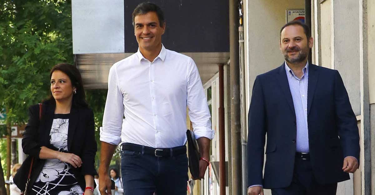 Adriana Lastra, Pedro Sánchez y José Luis Ávalos.