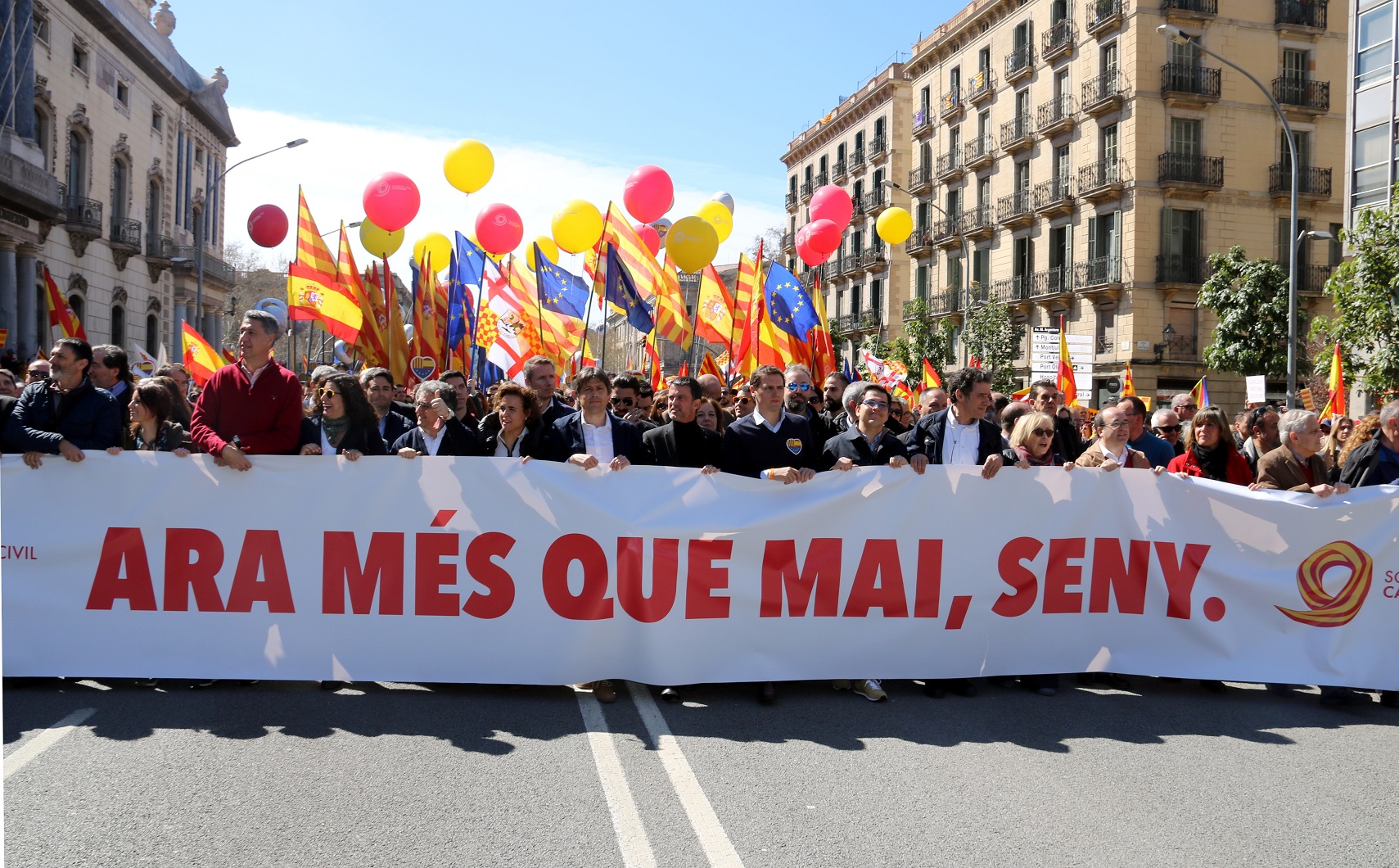 Manifestación de Sociedad Civil Catalana en Barcelona para recuperar "el seny"
