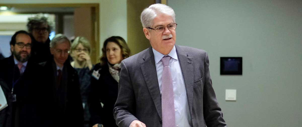 El ministro español de Exteriores, Alfonso Dastis, a su llegada al Consejo de Ministros de la Unión Europea en Bruselas (Bélgica) este 19 de marzo. 