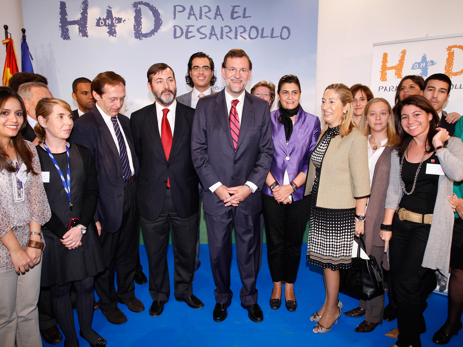 Mariano Rajoy y Ana Pastor con los miembros de Humanismo y Democracia. 