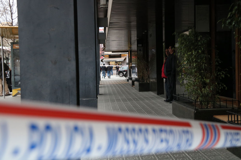 Cordón policial en torno al consulado de Malí en Barcelona