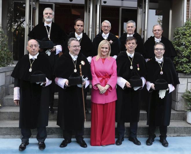 Imagen de archivo de Cristina Cifuentes con los rectores de las universidades de Madrid