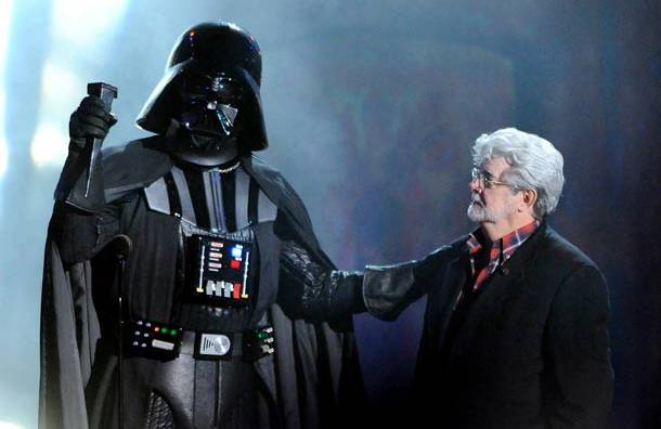 Darth Vader y George Lucas durante una convención 