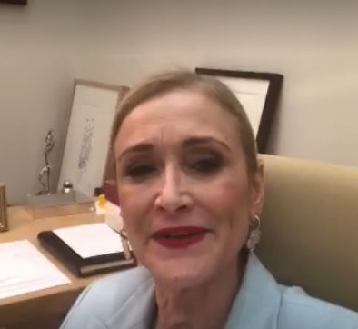 Captura del vídeo de Cristina Cifuentes en el que anunciaba que "no me voy, me quedo"