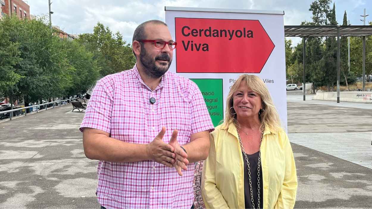 El alcalde, David Bote, y la concejala Laura Seijo, en el anuncio del número de propuestas presentadas al concurso de ideas del Espai Vida. Foto: Ayuntamiento de Mataró