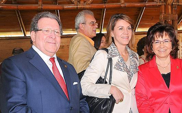 Maria Dolores de Cospedal junto a la senadora del PP de Toledo y responsable de comunicación del partido a nivel regional, Carmen Riolobo