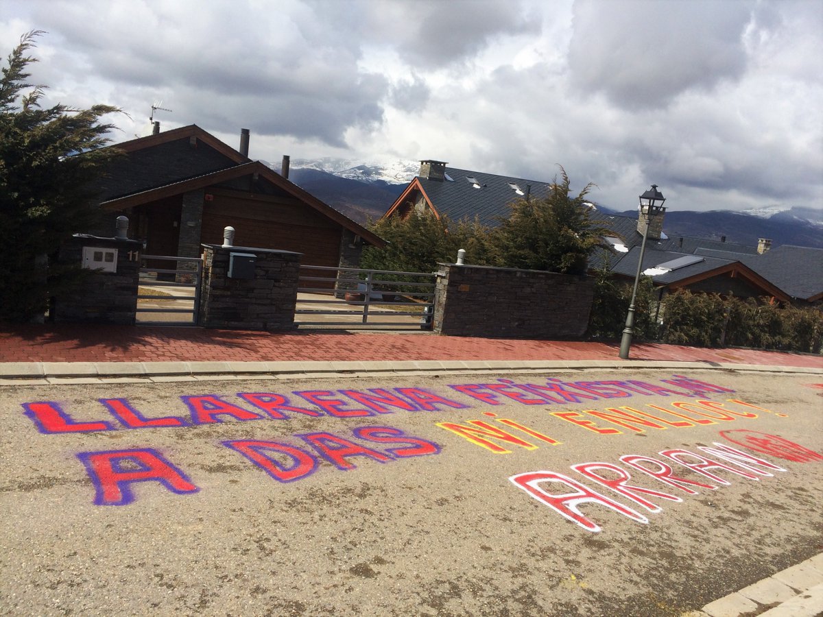 Pintadas en la casa del juez Llarena en Girona