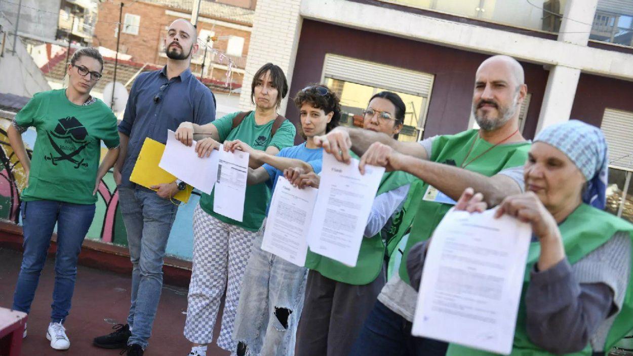 Inquilinos de Sareb y miembros de PAH Vallekas que han denunciado al banco malo. PAH Vallekas. (1)