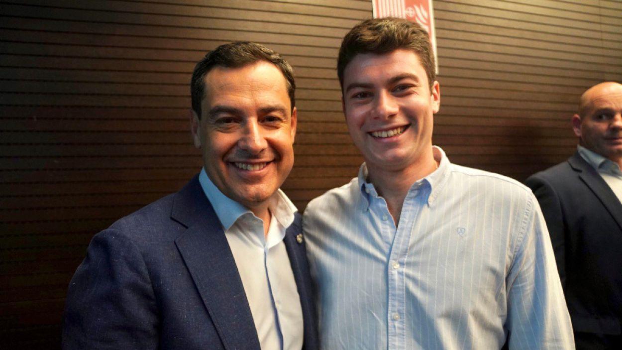 El candidato a la alcaldía de Mairena del Aljarafe (Sevilla) junto al presidente de la Junta de Andalucía, Moreno Bonilla