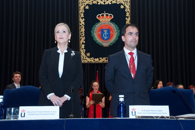 Cristina Cifuentes, con el rector de la Universidad Rey Juan Carlos, Javier Ramos.