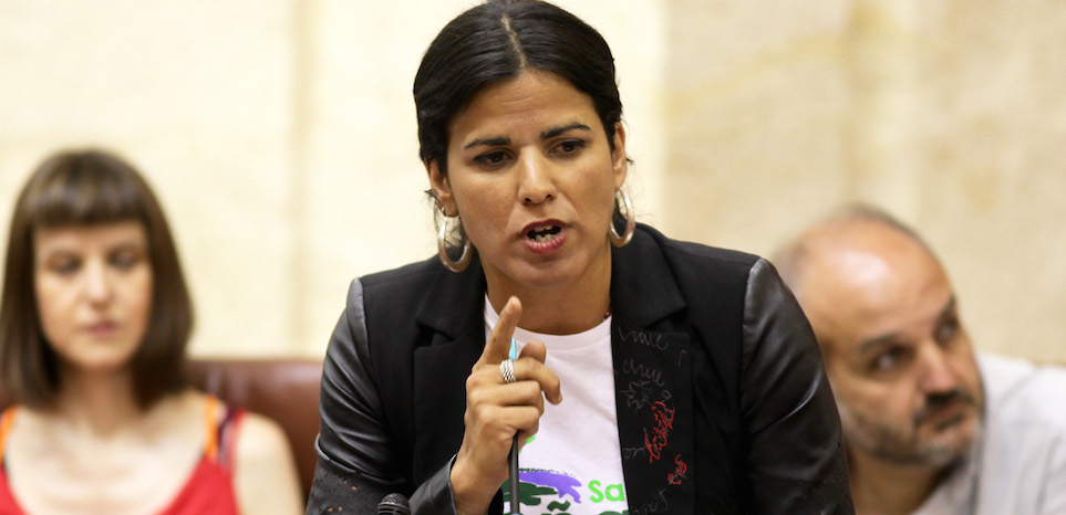 Teresa Rodríguez, en una sesión de control parlamentario a la presidenta Susana Díaz.