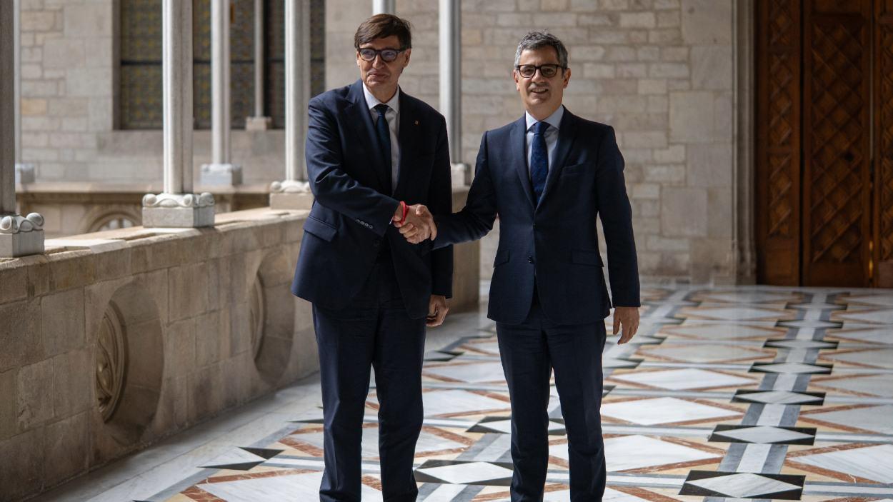 El presidente de la Generalitat de Catalunya, Salvador Illa, y el ministro de la Presidencia, Justicia y Relaciones con las Cortes, Félix Bolaños, durante una reunión, en el Palau de la Generalitat de Cataluña, a 18 de septiembre de 2026. Lorena Sopêna / EP