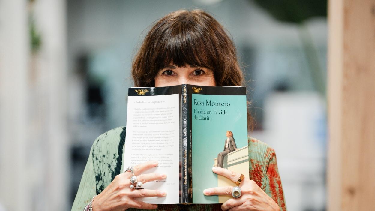 La periodista y escritora Rosa Montero presenta su nueva novela, 'Un día en la vida de Clarita'. EP.