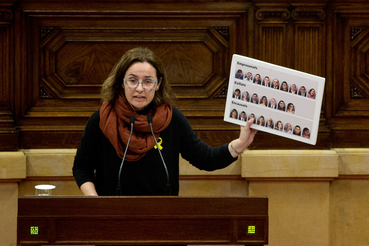 La diputada de ERC Anna Caula, durante su intervención hoy en el pleno del Parlament de Cataluña. 