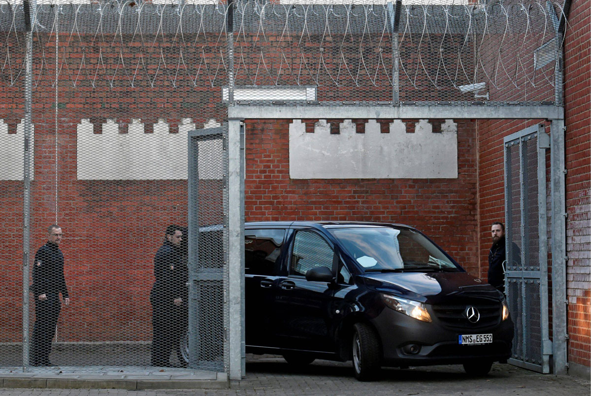 Llegada de Puigdemont a la prisión tras ser detenido