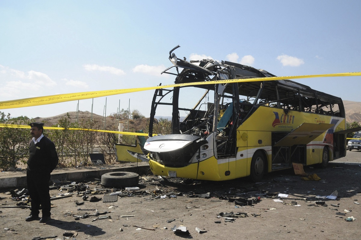 Mueren 23 personas en un tiroteo contra un autobús de cristianos coptos en Egipto fuente EFE