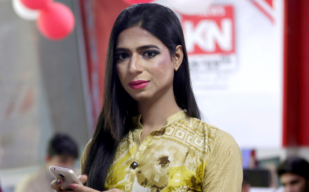Marvia Malik, la primera transexual en presentar un programa de televisión en Pakistán.