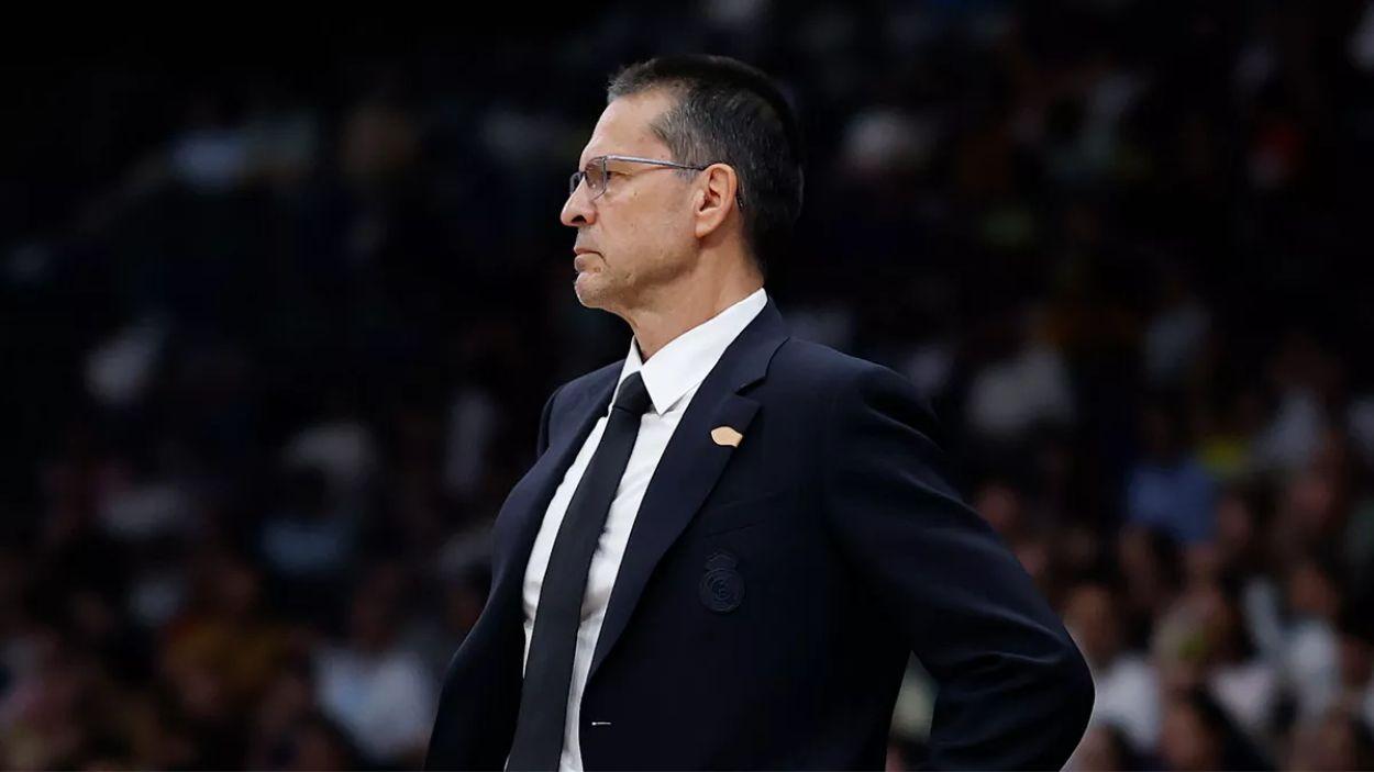 El entrenador del Real Madrid, Pedro Martínez, durante la semifinal de la Supercopa de la Euroliga ante el Dubai Basketball. Real Madrid.