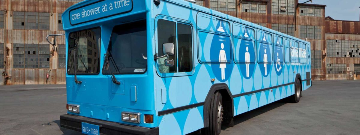 Lava Mae, el autobús - ducha que ofrece servicio a las personas sinhogar