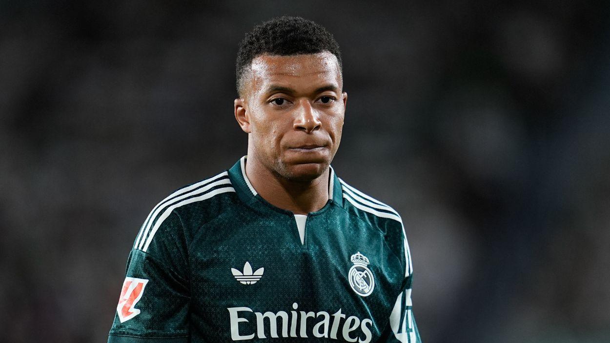 El futbolista del Real Madrid Kylian Mbappe, durante el partido ante el Elche del pasado martes en el Martínez Valero. Europa Press.