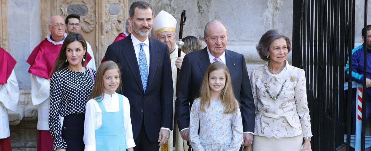 Juan Carlos I y Sofía en Palma junto a los Reyes y sus nietas