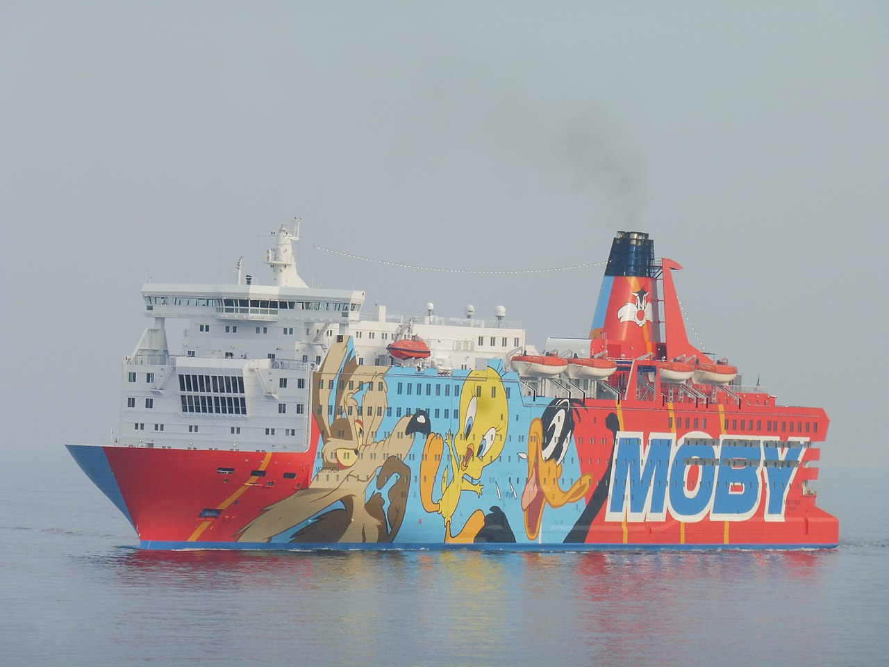 El "Moby Dada" llegando al puerto de Niza en junio 2017