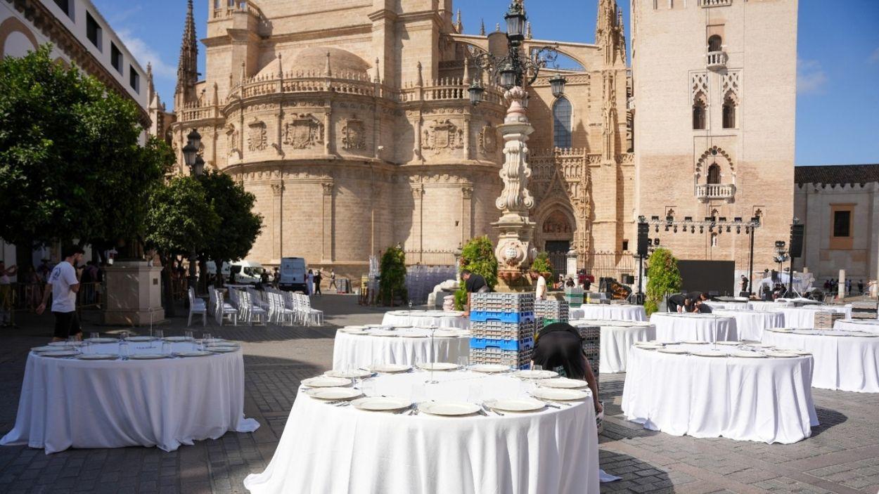 Cena de los 'Premios Escaparate' en la Plaza de la Virgen de los Reyes de Sevilla. Archivo EP