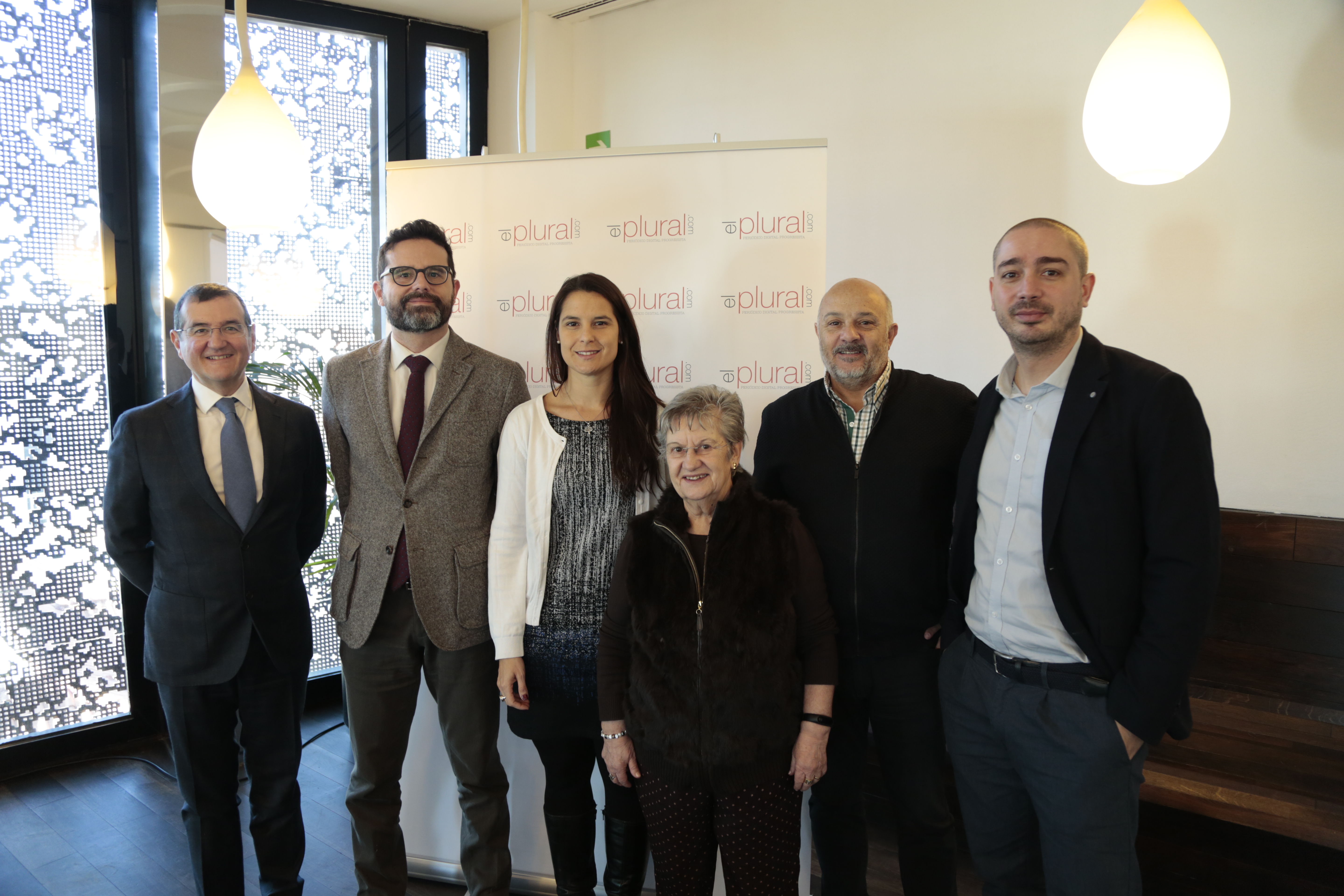 De izquierda a derecha: Francisco Hortigüela, David Velasco, Gabriela Sicilia, Carmen Ferrero, Ángel Serrano y Anacleto Iglesias