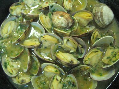 Almejas en salsa y arroz con berberechos y mejillones