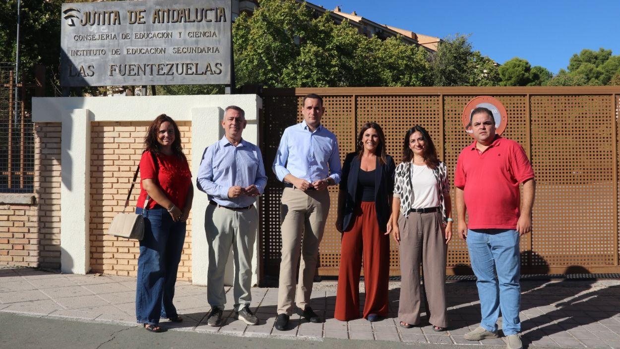 El PSOE estrecha el cerco sobre Moreno por el caos del transporte escolar “¿Por qué han esperado hasta septiembre”
