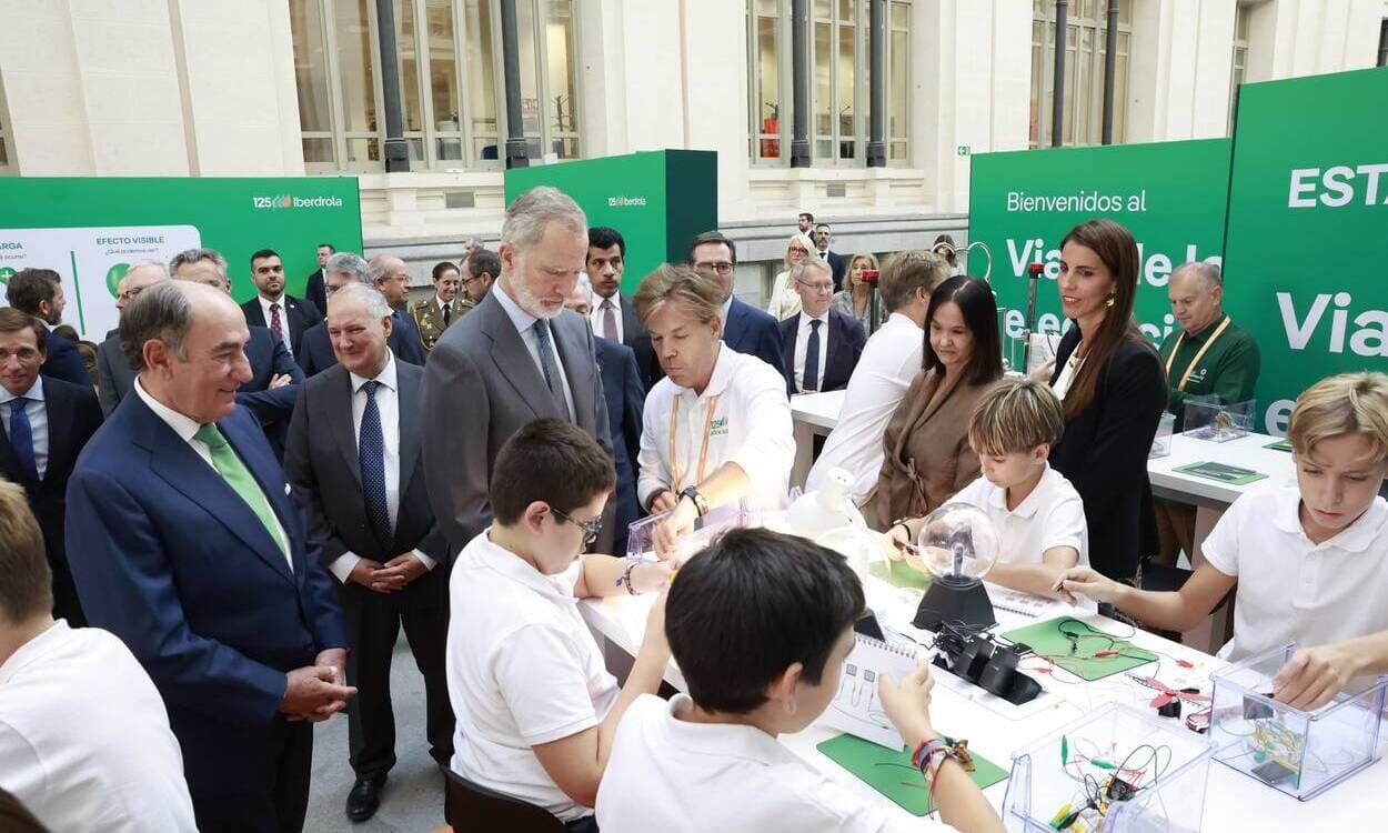 El rey e Ignacio Galán inauguran la exposición de Iberdrola