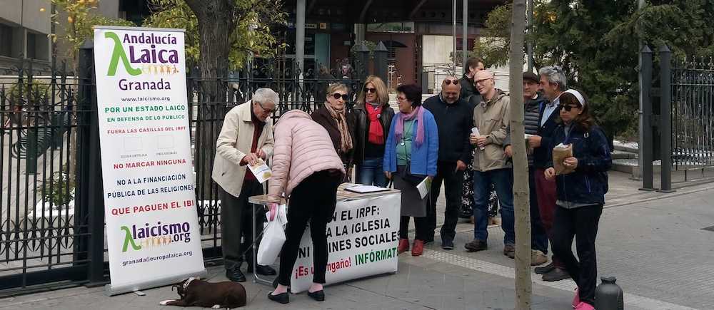 Campaña de UNI Laica sobre la declaración de la renta.