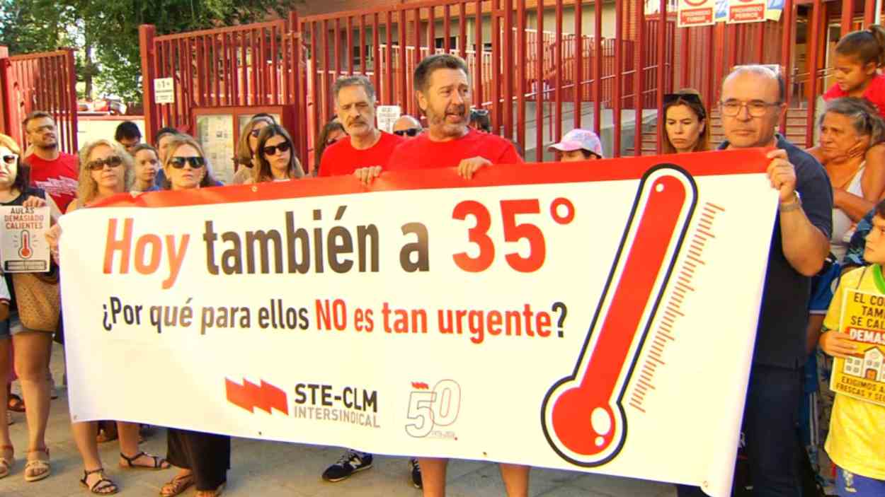 Una de las manifestaciones llevadas a cabo en el mes de junio frente a un colegio público de Toledo. EP.
