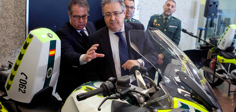 El ministro del Interior, Juan Ignacio Zoido, y el director de Tráfico, Gregorio Serrano, presentan la patrulla integral