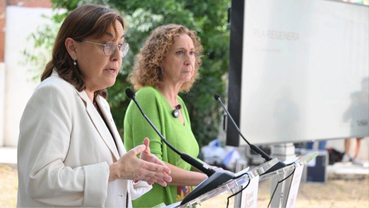 La consellera de Territorio, Vivienda y Transición Ecológica, Sílvia Paneque, con la portavoz del grupo de ERC en el Parlament, Ester Capella, durante la presentación del Programa Regenera, a 21 de septiembre, en Esparraguera (Barcelona). Govern