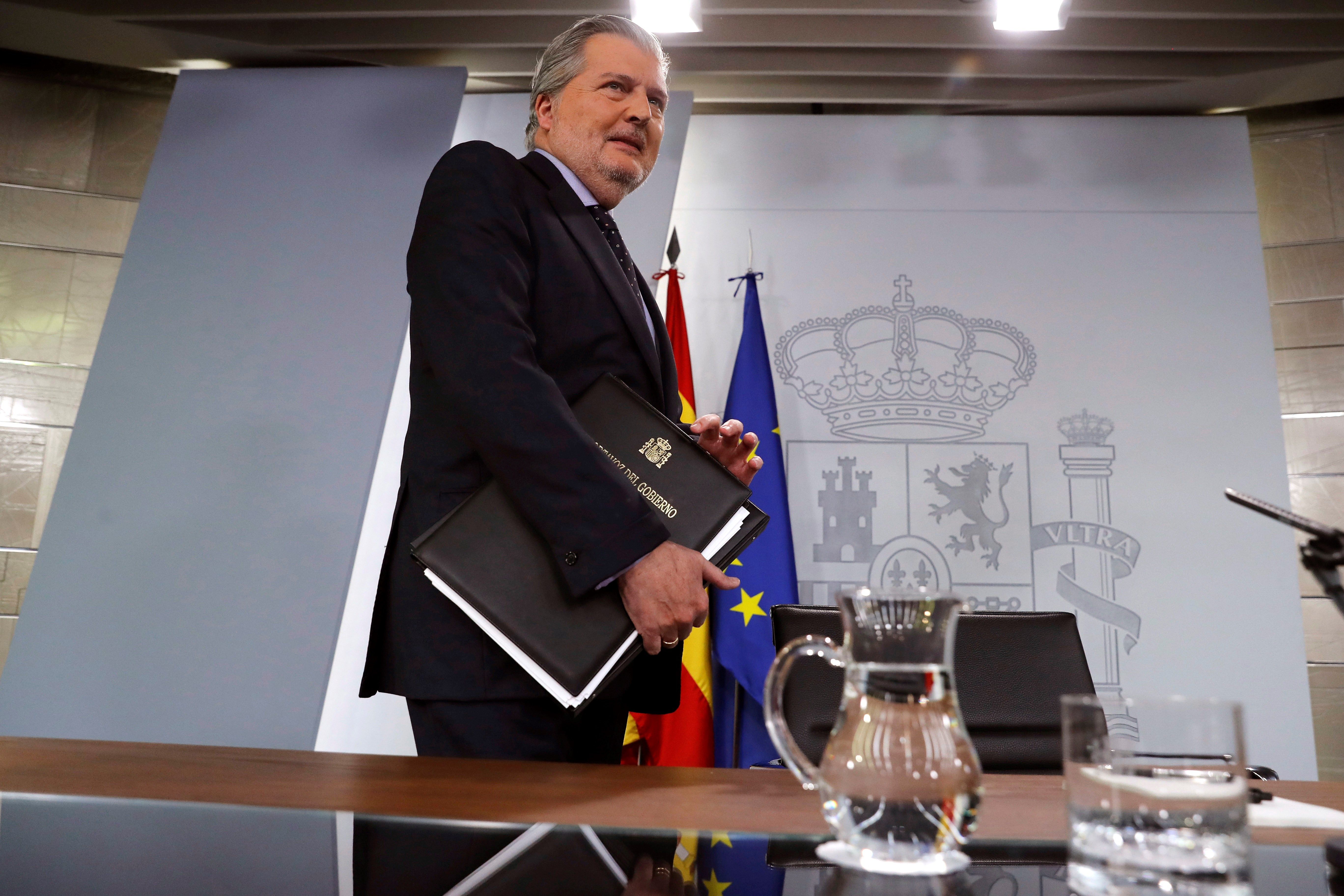 El ministro de Educación y portavoz del Gobierno, Iñigo Méndez de Vigo, a su llegada a la rueda de prensa