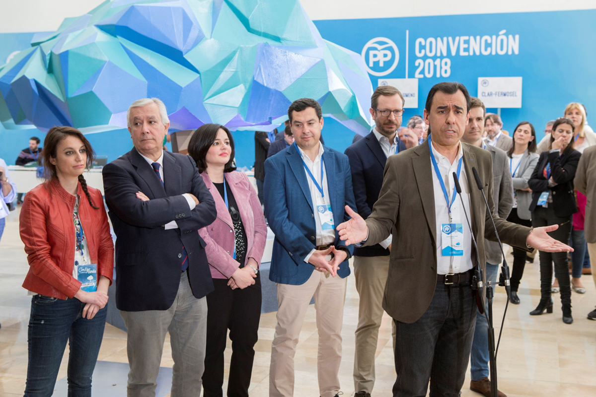 Dirigentes del Partido Popular en la convención del partido en Sevilla