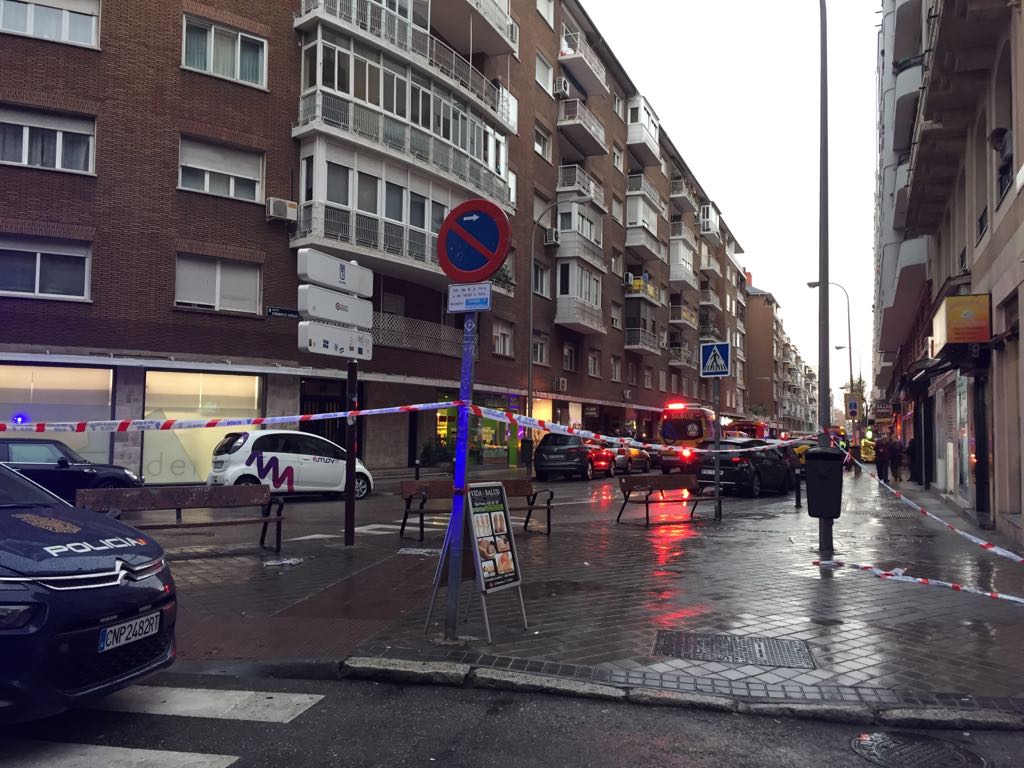 La calle Fernando el Católico en Madrid acordonada por la Policía