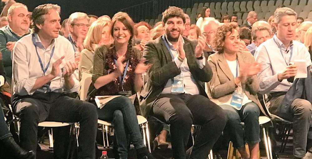 El presidente de Murcia, Fernando López Miras, en el centro de la imagen.