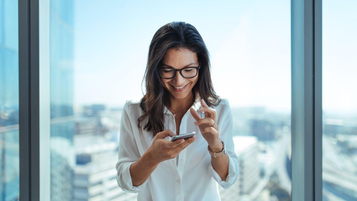 Santander Select es una propuesta para clientes que buscan una relación más personalizada y servicios que van más allá de la gestión financiera Santander Select es una propuesta para clientes que buscan una relación más personalizada y servicios que van más allá de la gestión financiera