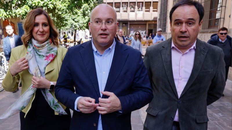 (I-D) La alcaldesa de Valencia, María José Catalá; el secretario general del PP, Miguel Tellado, y el presidente de la Generalitat valenciana, Juanfran Pérez Llorca, durante la mascletà del Ayuntamiento de Valencia, a 12 de marzo de 2026, en Valencia, Comunidad Valenciana (España). EP.