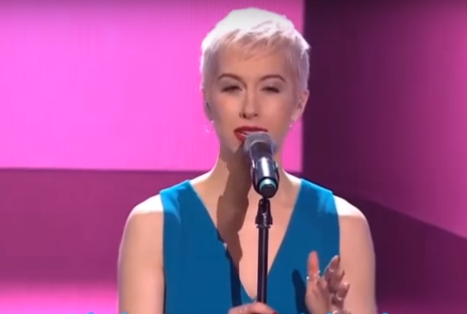 La representante de Reino Unido, Surie, en Eurovisión 2018. 