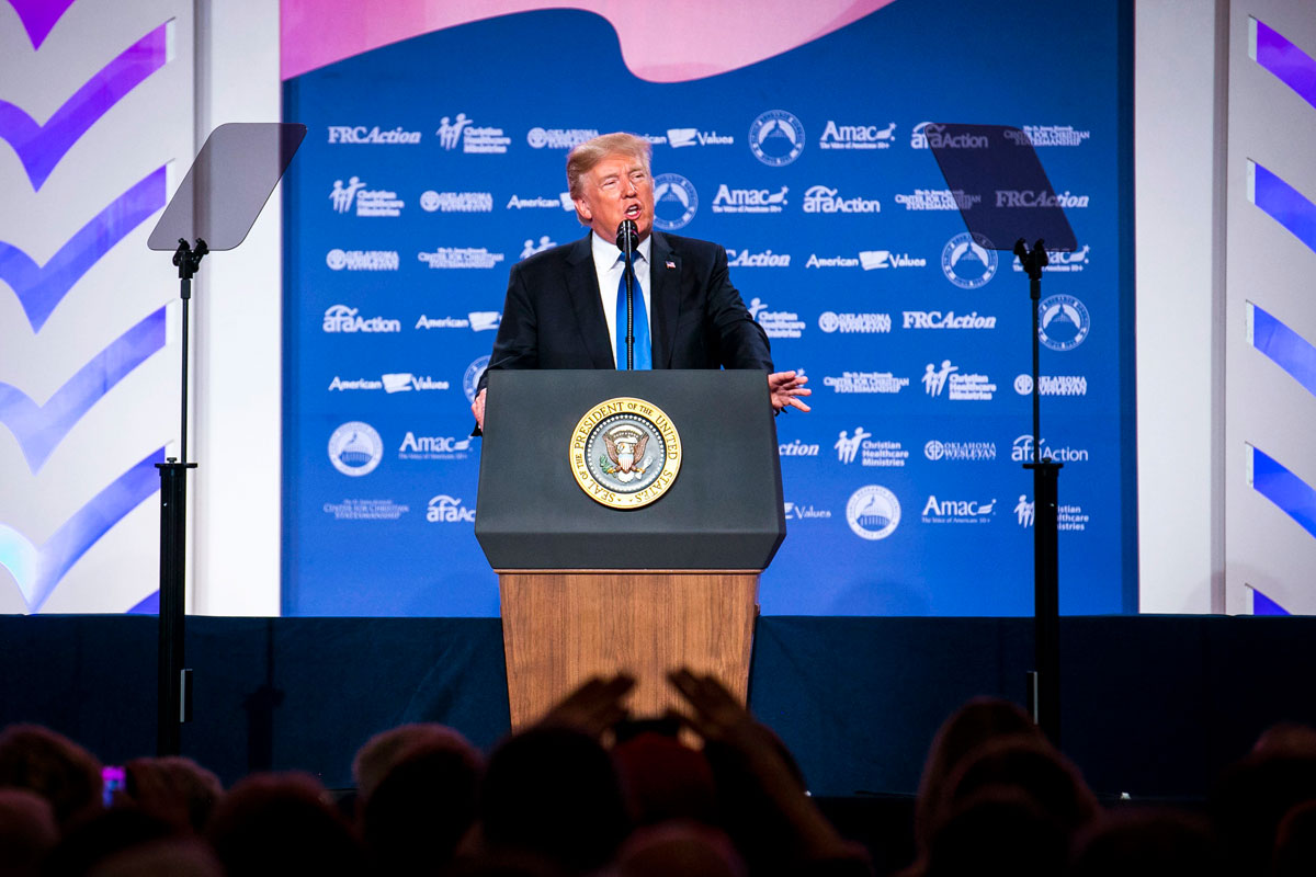 El presidente de EE.UU., Donald Trump, ofrece un discurso a su llegada al encuentro Values Voters (Votantes con Valores) en Washington