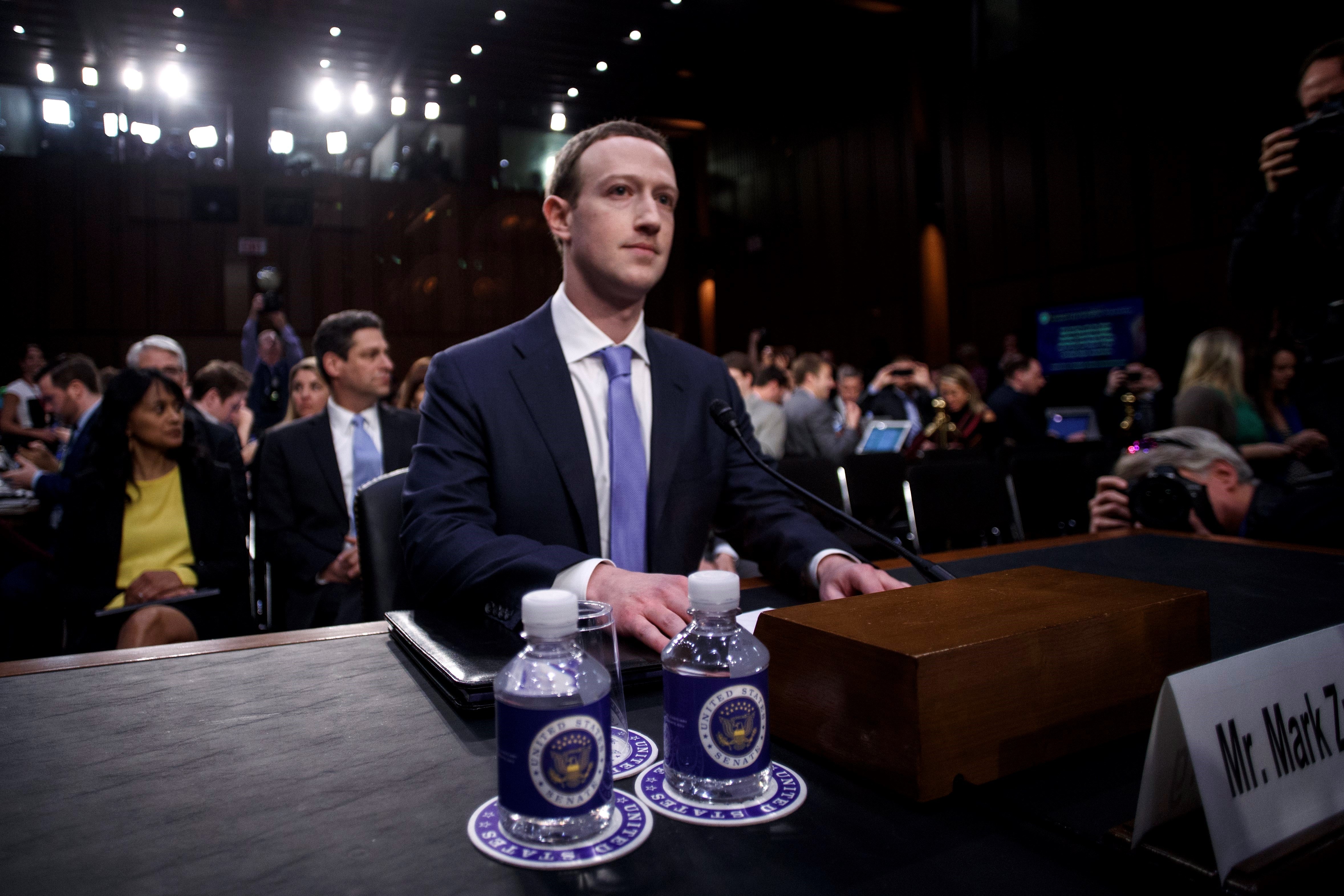 El presidente de Facebook, Mark Zuckerberg, comparece ante el Senado estadounidense en Washington D.C 