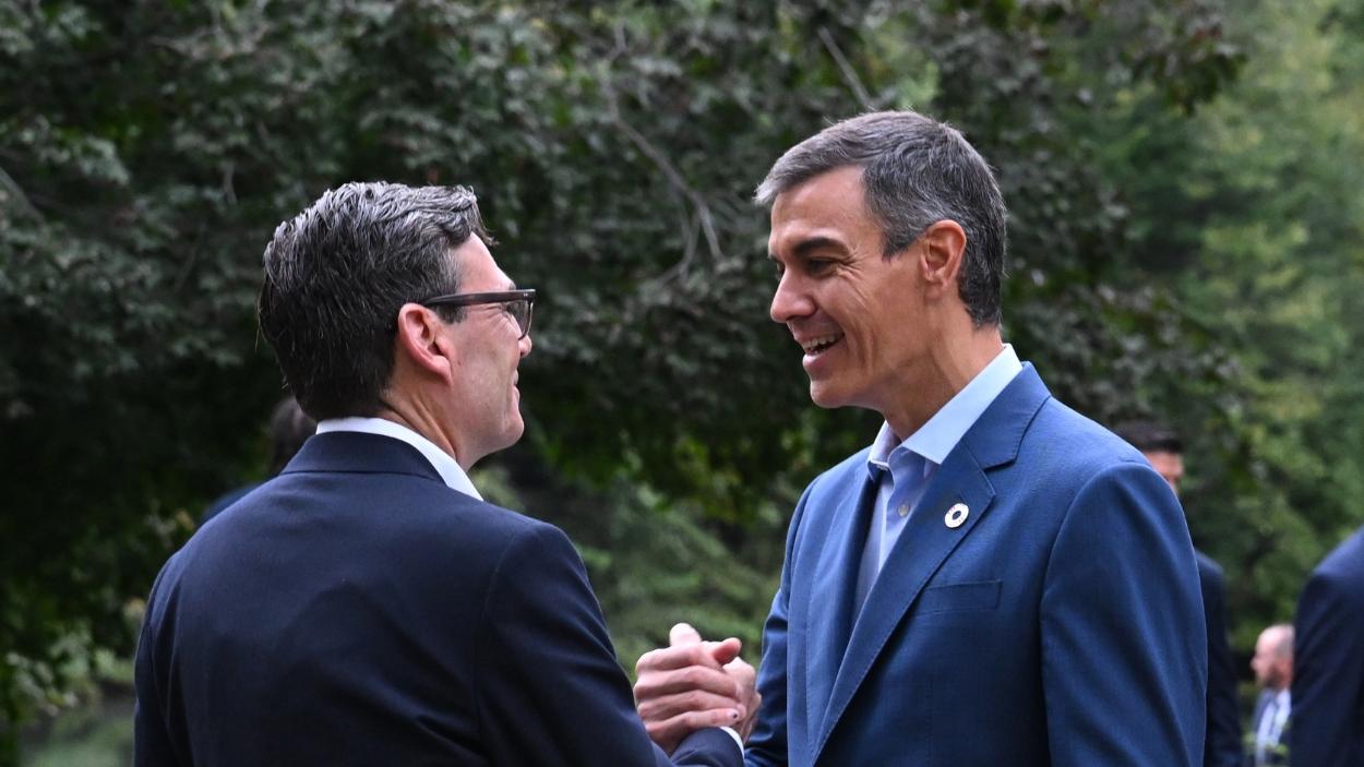 El presidente del Gobierno, Pedro Sánchez, durante un encuentro con el primer ministro del Reino Unido, Andy Burnham, previo al Debate de la Asamblea de la ONU. EP.