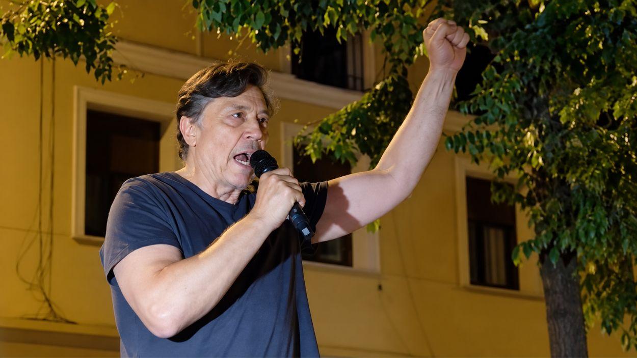Carlos Bardem en la protesta contra el desahucio de Maricarmen.