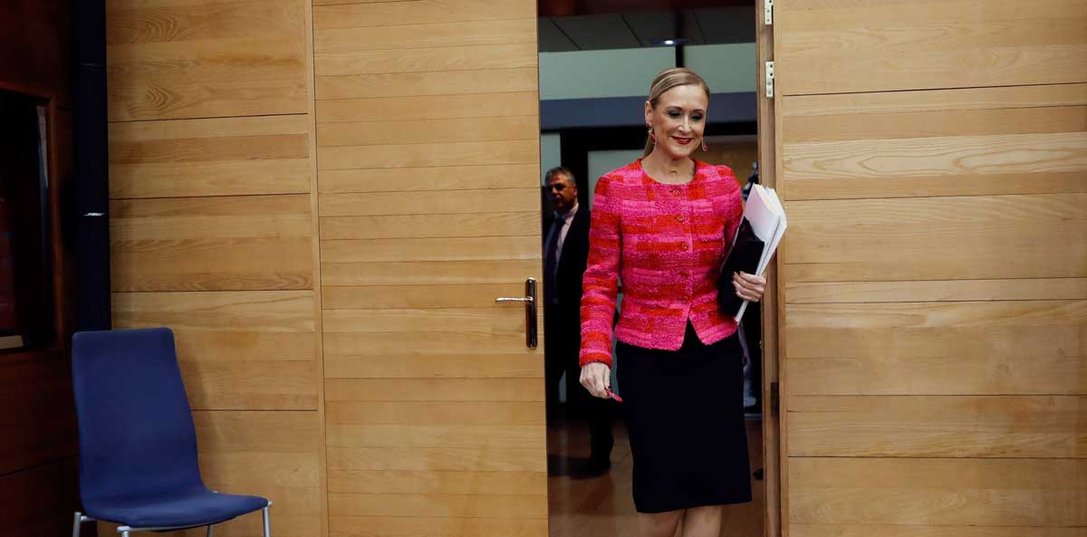 La presidenta madrileña, Cristina Cifuentes, a su llegada a un Pleno de la Asamblea de Madrid