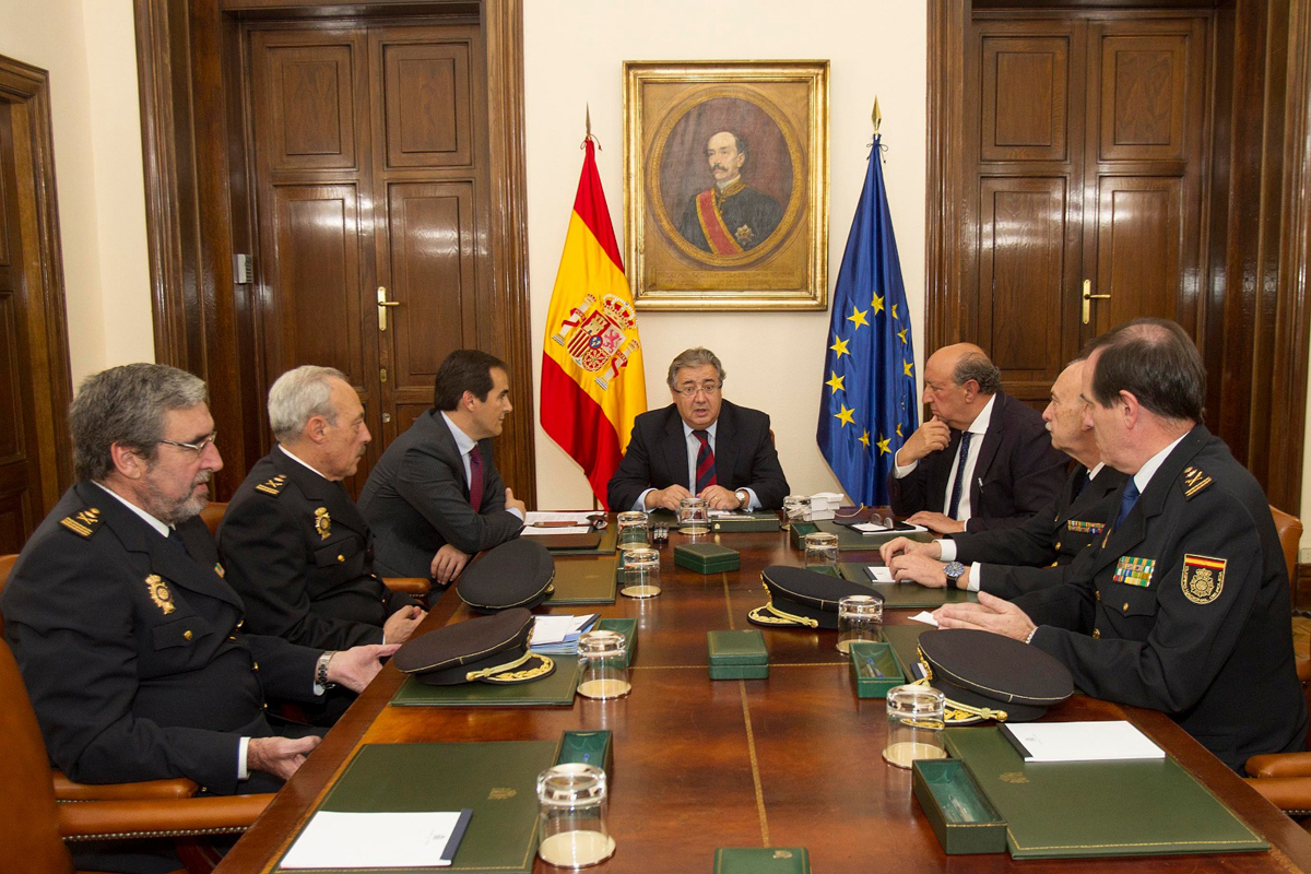 Juan Ignacio Zoido presidiendo una reunión con altos mandos policiales