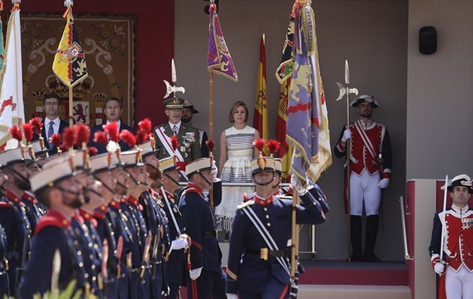 María Dolores de Cospedal en el desfile de las Fuerzas Armadas 2016. 