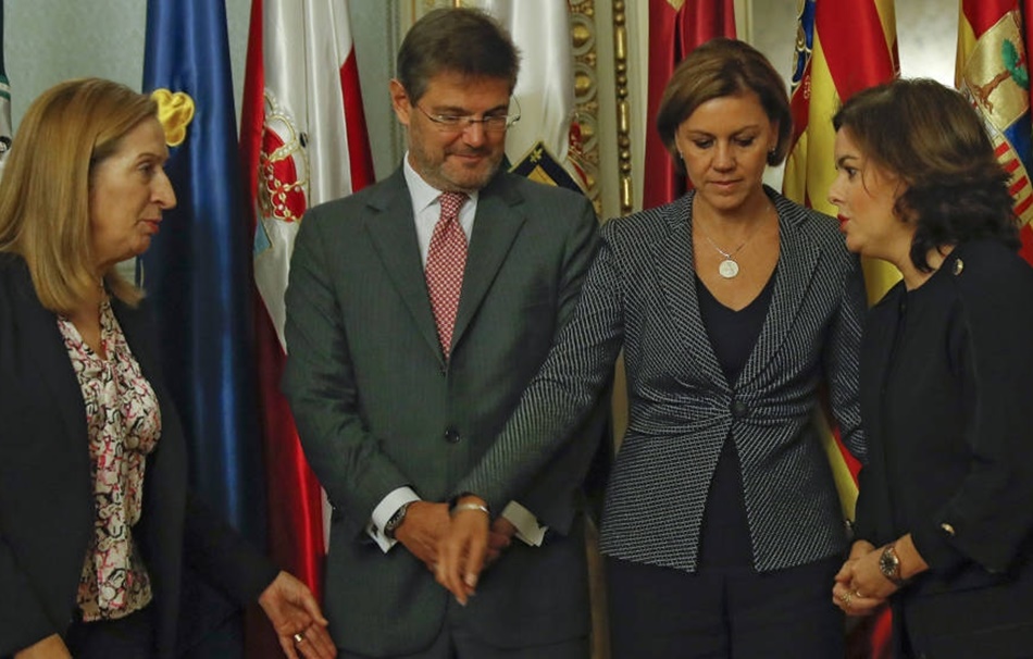 La presidenta del Congreso, Ana Pastor, junto a los ministros Rafael Catalá, María Dolores de Cospedal y Soraya Sáenz de Santamaría. 
